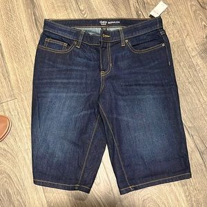 Gap Bermuda shorts, brand new, size 4